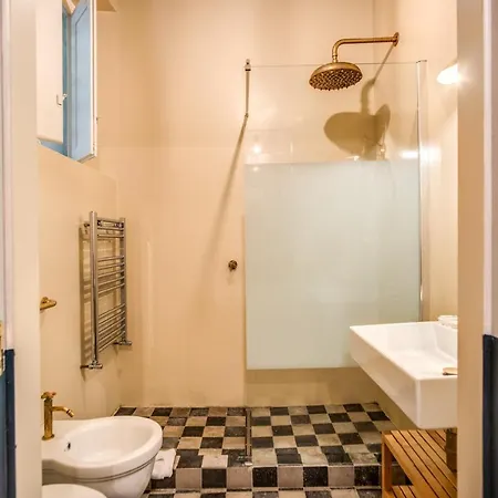 Stylish And Spacious Next To The Colosseum 아파트