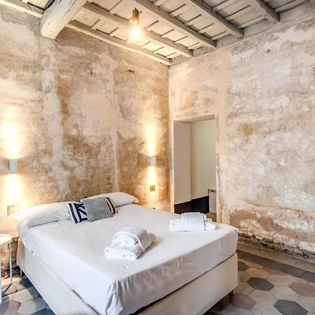 Stylish And Spacious Next To The Colosseum